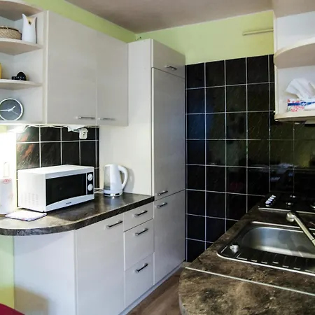 Apartment Zlota 64 *